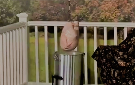 Video gây sốc, cảnh báo về các thảm họa 'chiên gà tây' dịp lễ Tạ ơn