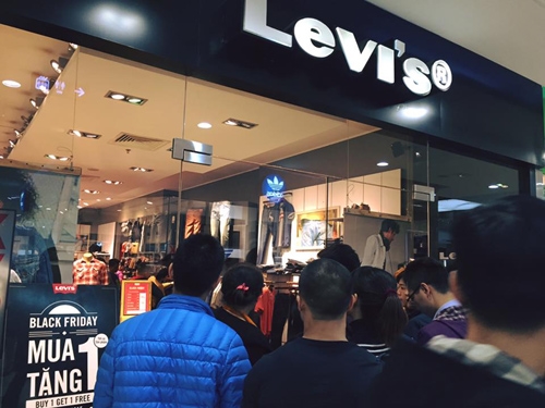 Levi's black on sale friday 2017