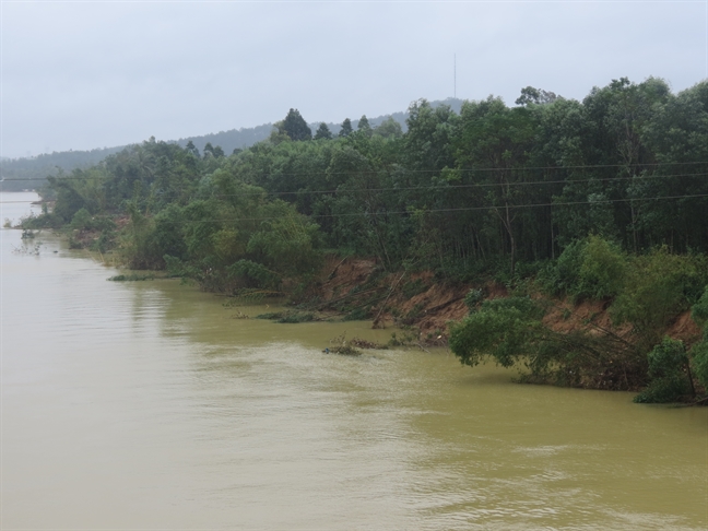 Dan o thuong nguon song Huong hoang mang vi song tren mieng 'ha ba'