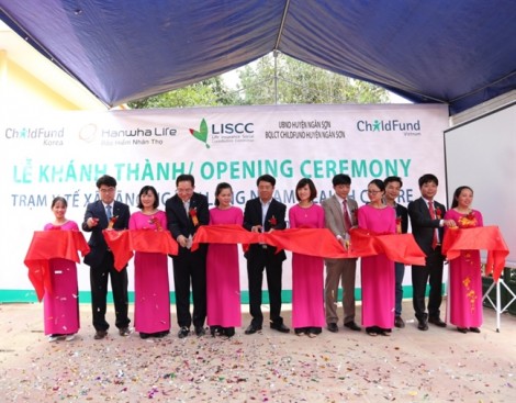 Hanwha Life Việt Nam trao tặng trung tâm y tế cho tỉnh Bắc Kạn