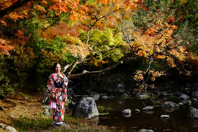 Huyen Mihoo thong dong dao buoc giua troi thu Kyoto