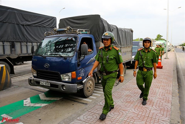 Thu truong Bo GTVT: BOT Cai Lạy dúng pháp luạt, có phàn tủ quá khích?