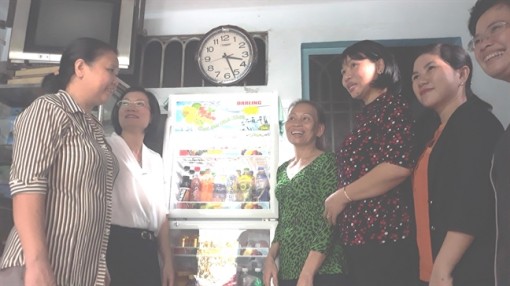 Tặng phương tiện làm ăn cho phụ nữ nghèo quận 8