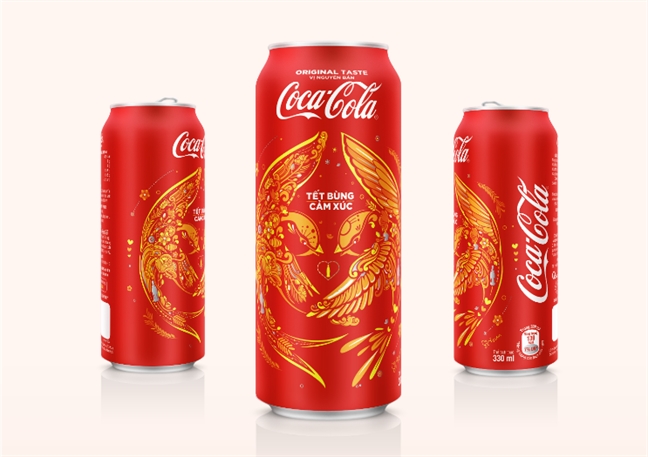 Nhung nghe si dung sau bao bi Tet 2018 cua Coca-Cola