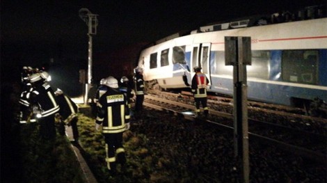 Đức: Hai xe lửa đâm vào nhau trong đêm, nhiều hành khách mắc kẹt và bị thương