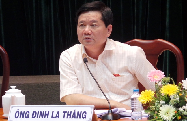 Khỏi tó, bát tạm giam ong Dinh La Thang