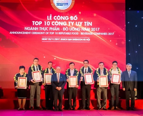 Acecook Việt Nam đạt chứng nhận  “top 10 công ty uy tín ngành thực phẩm – đồ uống năm 2017”