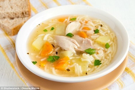 Khoa học lý giải vì sao nên ăn súp gà giải cảm