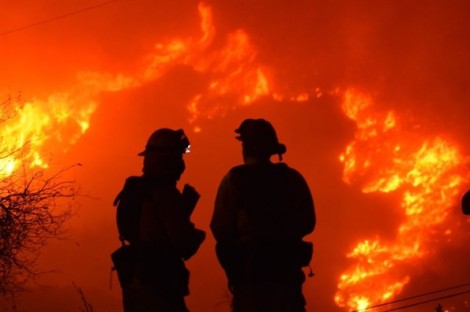 Cháy rừng bùng phát mạnh, dân California đón Giáng sinh với 'giặc lửa'