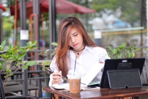 Phụ nữ qua tuổi băm chưa chồng, sao phải xoắn!