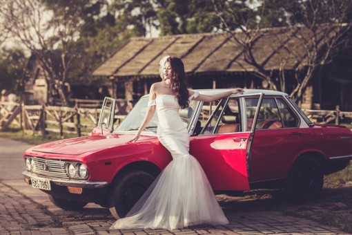 Đón đầu xu hướng váy cưới dịp cuối năm