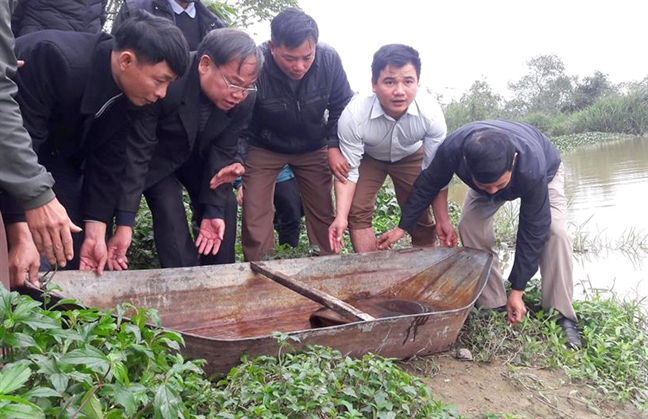 Dan gop tien mua lai ca chinh ‘khung’ mac luoi ngu dan de phong sinh