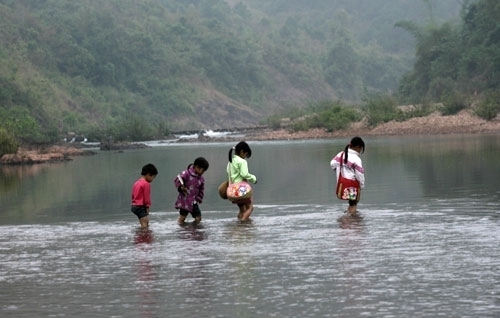 Da xac dinh nguyen nhan khien hang chuc hoc sinh Bac Kan co bieu hien la