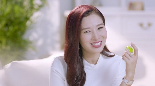 Á hậu quý bà Thu Hương bật mí cách chăm sóc mắt khỏe đẹp