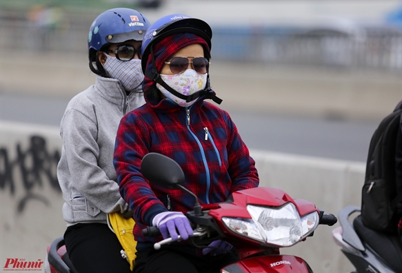 Sai Gon gia lanh, nguoi dan dot lua suoi am ben duong