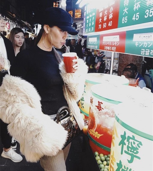 Street style mùa Giáng sinh với áo lông sang chảnh của mỹ nhân Việt