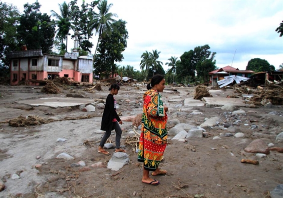 Bao Tembin can quet, de lai canh tuong hoang tan o Philippines