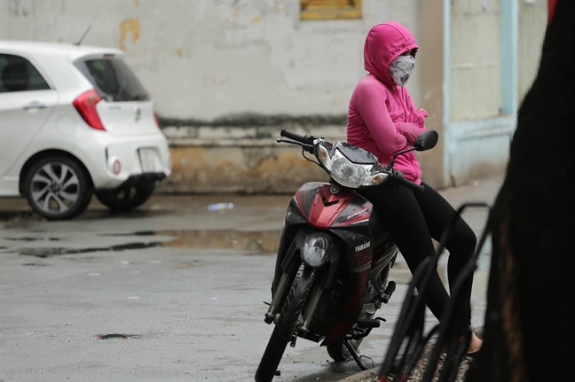 Muon kieu trang phuc ngay bao o Sai Gon