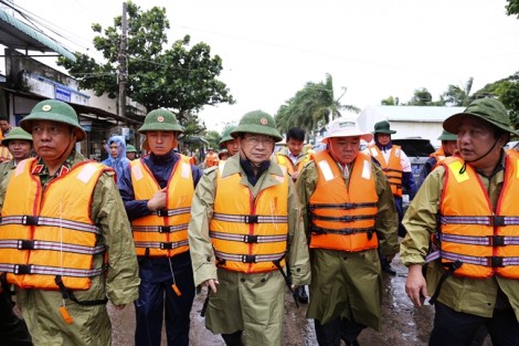 Phó Thủ Tướng Trịnh Đình Dũng trực tiếp chỉ đạo phòng chống bão số 16 (Tembin)