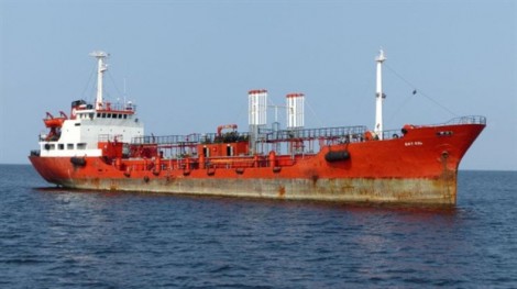 Tàu của Nga bị nghi bí mật bán dầu cho Triều Tiên ngoài biển