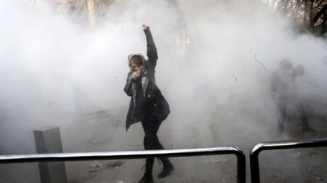 Iran: Biểu tình leo thang, chính phủ đóng cửa trường học và đường sắt