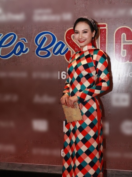 Năm mới đang đến, mặc áo dài họa tiết ca rô để thật sành điệu