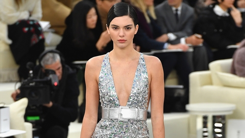 Kendall Jenner tro thanh sieu mau thu nhap cao nhat the gioi voi gan 500 ty dong