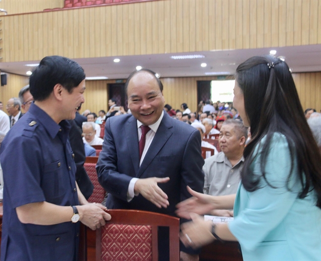 Thu tuong Nguyen Xuan Phuc: ‘Lam can bo co so phai nong ruot vi dan, dung de nguoi dan bat binh’