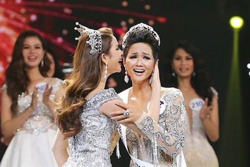 Thời trang của tân Hoa hậu Hoàn Vũ H'Hen Niê