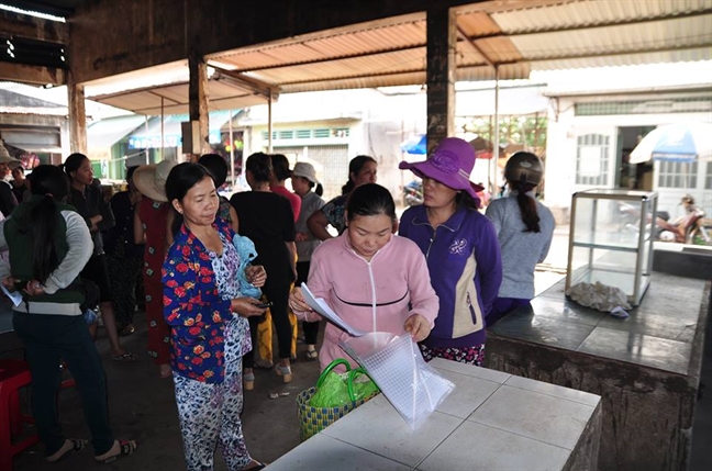 Chu hui tien ty dot ngot tu vong, hang chuc tieu thuong nhu 'ngoi tren dong lua'