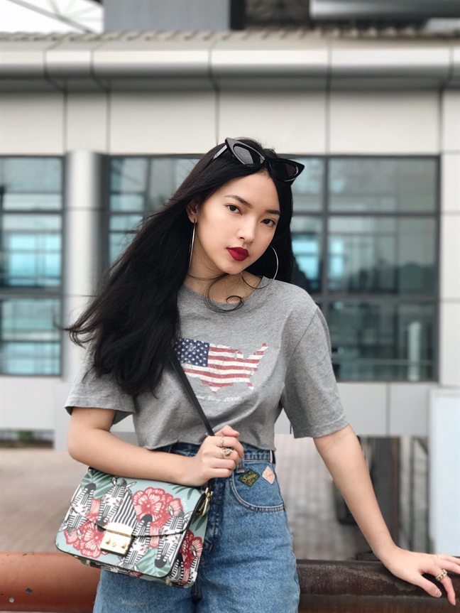 Mau tui xach nho xinh giup Chau Bui chat lu xuong pho