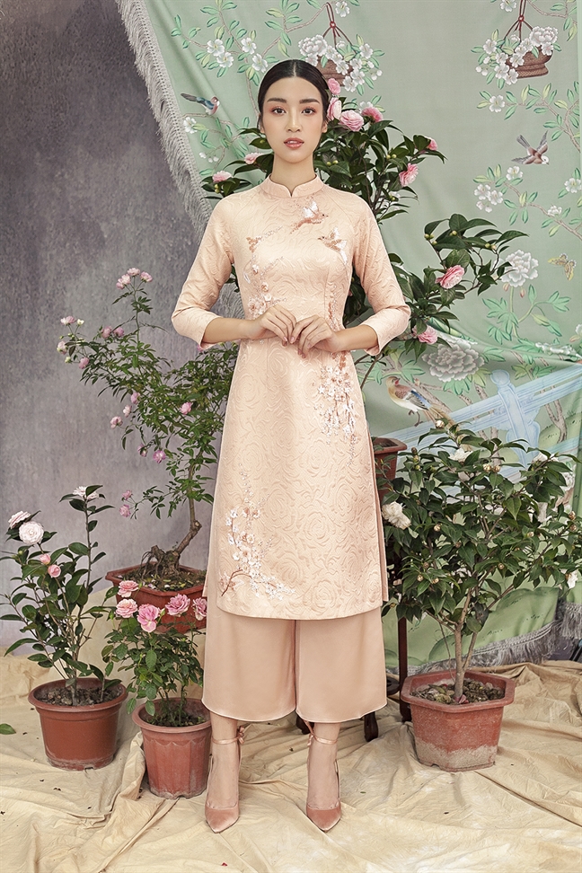 Hoa hau Do My Linh goi y cach chon ao dai cach tan ngay Tet