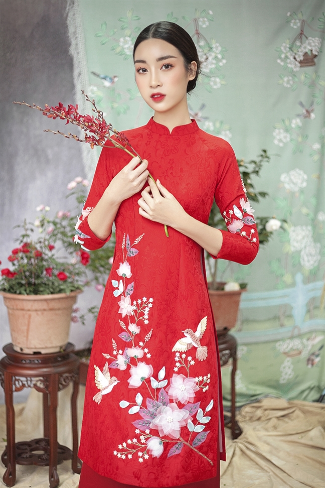 Hoa hau Do My Linh goi y cach chon ao dai cach tan ngay Tet