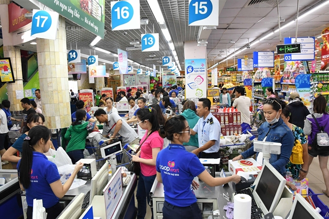 Sieu thi Co.opmart Tan Thanh khai truong giam gia sau va tang iPhone X