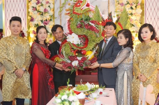 Dân mạng 'dậy sóng' về chuyện tình ngọt ngào đằng sau những mâm tráp nặng trĩu