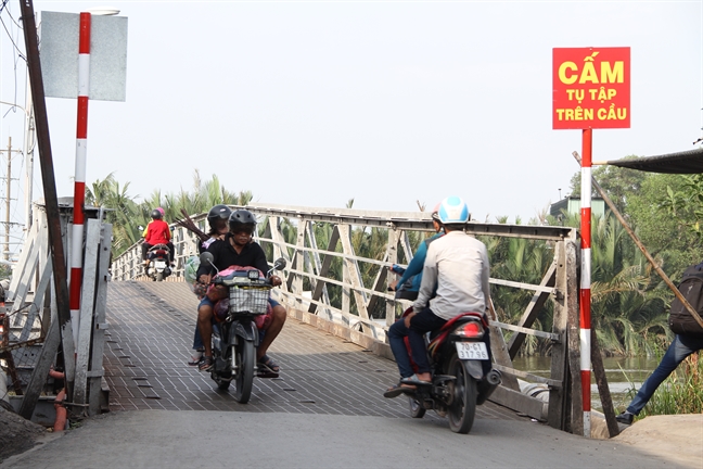 Khac phuc cau Long Kien trong 10 ngay