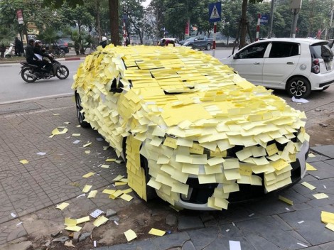 Sự thật chuyện fan dán giấy kín mít xe của ca sĩ Nguyễn Trần Trung Quân để tỏ tình