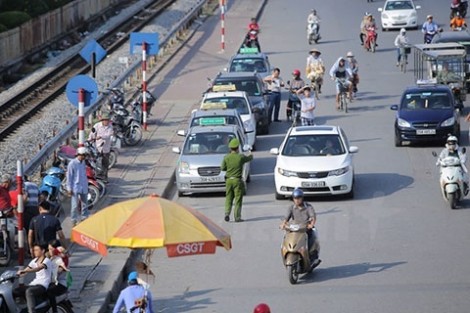 Chủ tịch Hiệp hội taxi Hà Nội đề xuất "cởi trói" cho taxi truyền thống, cấp biển số màu vàng cho taxi lẫn Uber, Grab