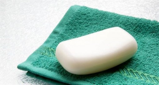 Hai loại vi khuẩn nguy hại thường có trong cục xà phòng ở nhà vệ sinh công cộng