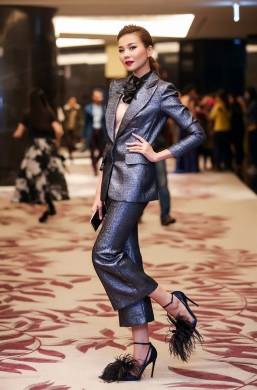 Sao Việt chuộng mốt suit không nội y gợi cảm vẫn cá tính