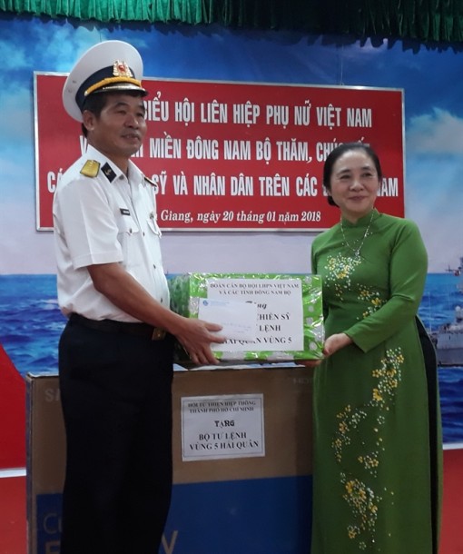 Thăm và tặng quà tết tại Vùng 5 Hải quân