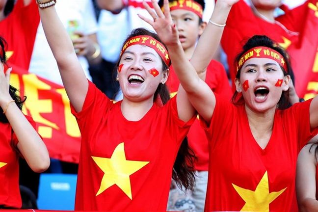 Muon kieu thoi trang co vu U23 Viet Nam cua fan nu