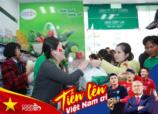 Co.opmart giam gia manh 2.300 san pham co vu tran chung ket U23 Viet Nam