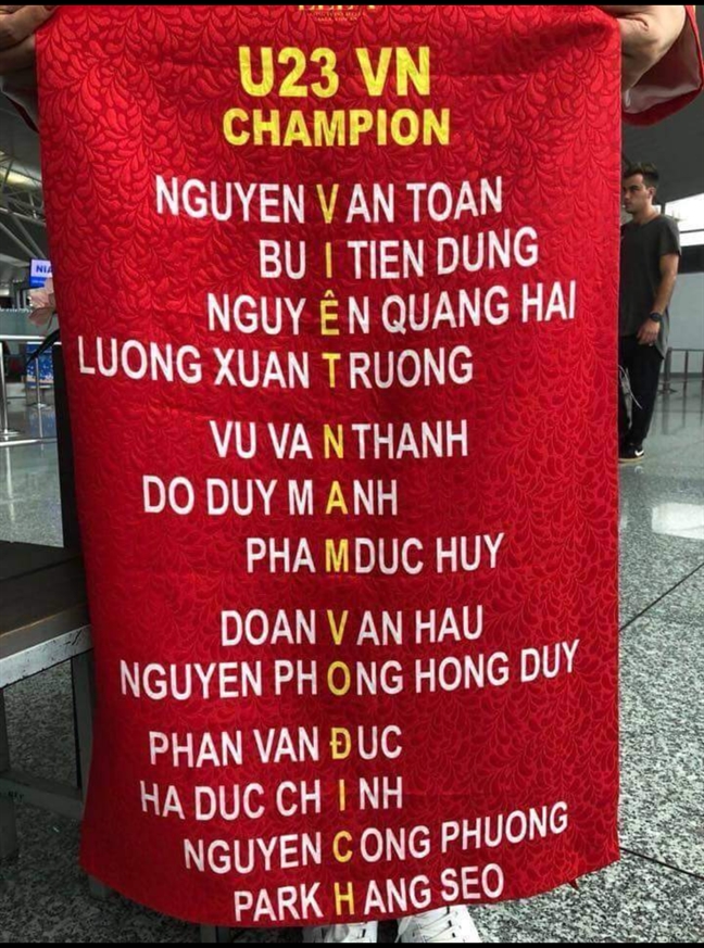 Suc soi khong khi co dong U23 Viet Nam truoc tran chung ket lich su