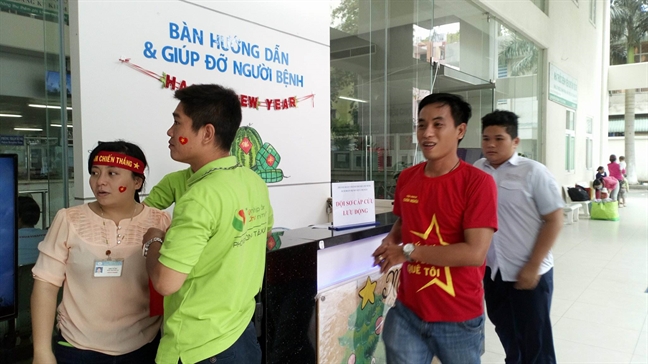 Hang trieu nguoi Viet Nam xuong duong co vu U23 Viet Nam trong tran cau lich su