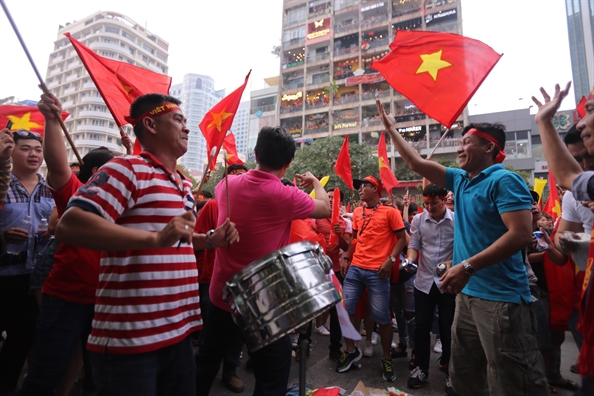 Nguoi ham mo Viet Nam vo oa voi sieu pham da phat 'cau vong trong tuyet' cua Quang Hai