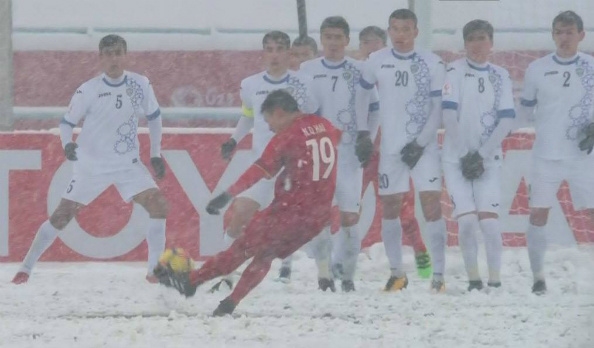 'Con co dau khong? Da bong giua thoi tiet nhu the, con co buot khong?'