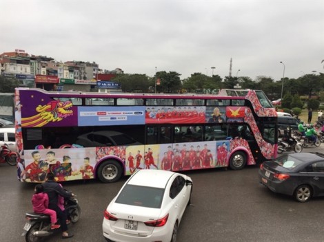 Ngắm đoàn xe đi đón đội tuyển U23 Việt Nam trong ngày trở về vinh quang