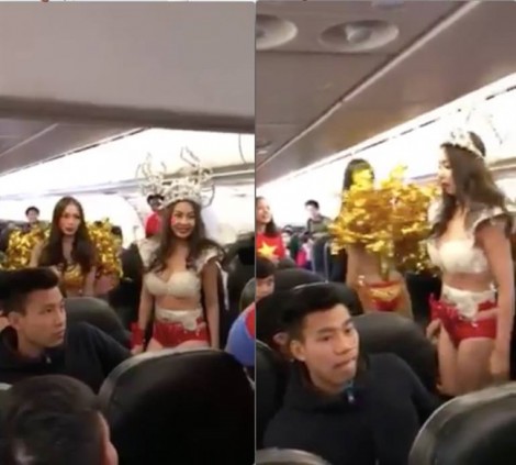 Dư luận phẫn nộ vì VietJet Air đưa người mẫu mặc bikini lên máy bay đón đội tuyển U23