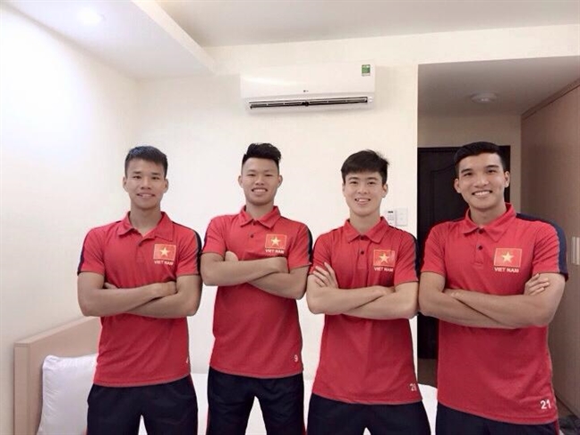Khoanh khac mac dong phuc ‘don tim’ fan nu cua U23 Viet Nam
